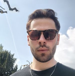 Meet your Posher, Max